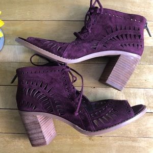 Vince Camuto Laser Cut Sandal